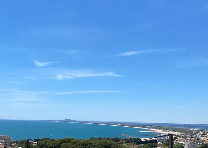 Vue Mer Au Coeur De La Corniche